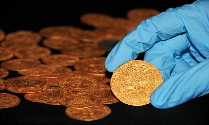 Telugu 2 Crore Coin Found Metal Detector Social Media Treasure Hunt Croran UK Treasure Hunter Valuable Gold Coin Viral Latest Viral News Latest News - Telugu